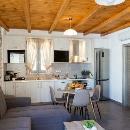 Marilena Natural Stone House, By Hellocrete Pigí Екстериор снимка