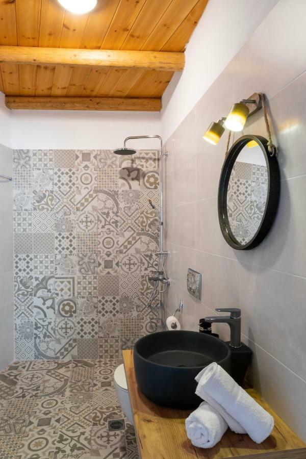 Marilena Natural Stone House, By Hellocrete Pigí Екстериор снимка