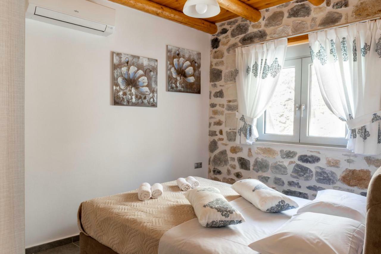 Marilena Natural Stone House, By Hellocrete Pigí Екстериор снимка