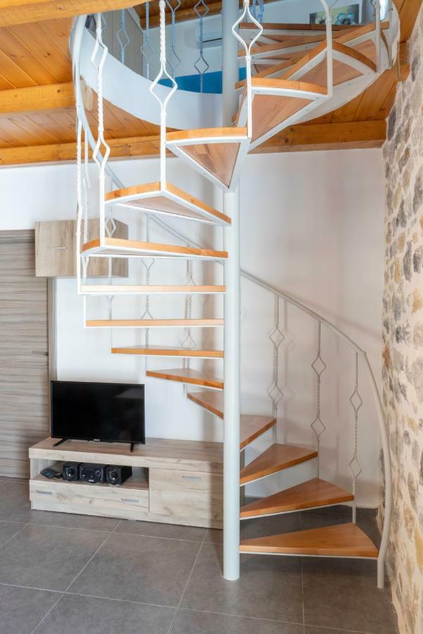 Marilena Natural Stone House, By Hellocrete Pigí Екстериор снимка